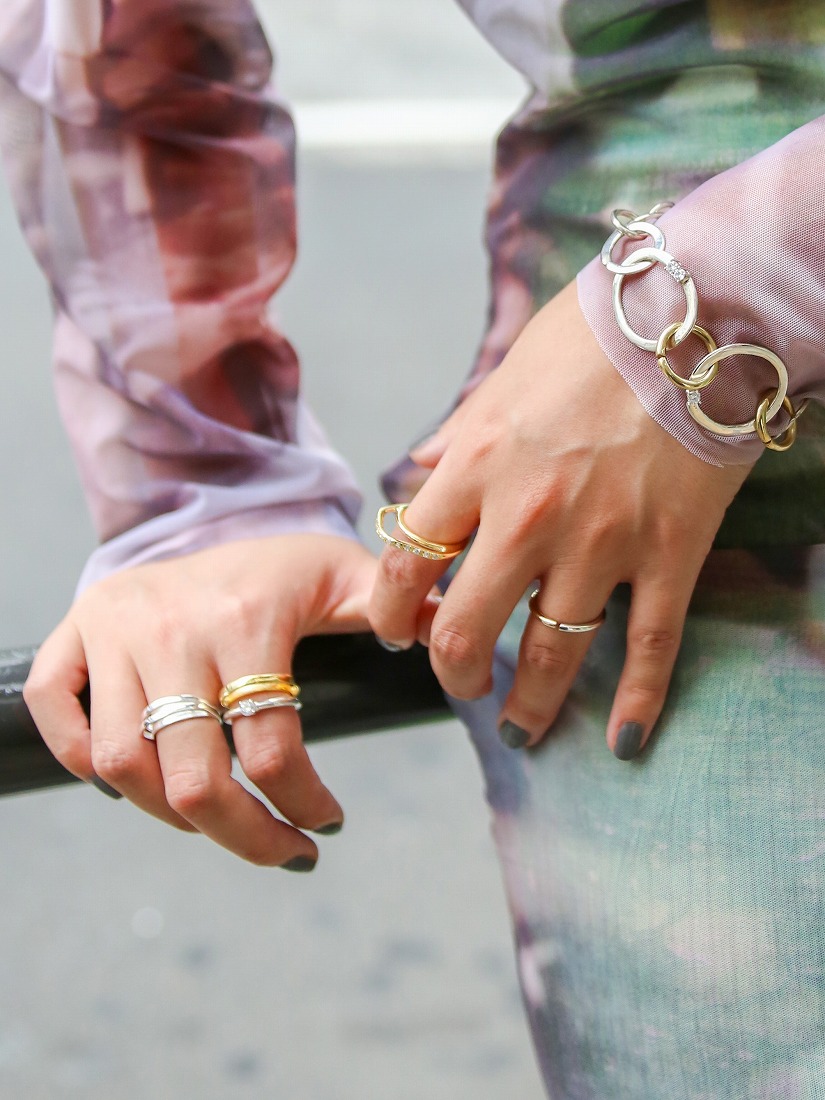 IOSSELLIANI 自由に遊ぶユニセックスジュエリー｜H.P.FRANCE公式サイト